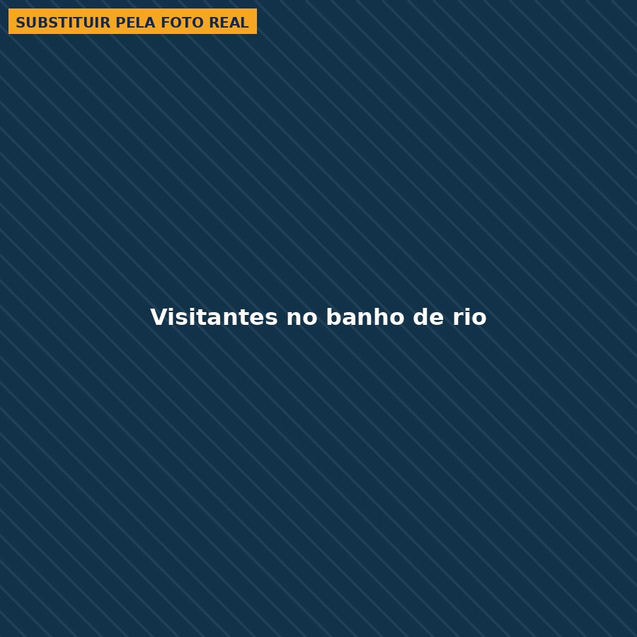 Visitantes aproveitando o banho de rio no Balneário do Munhoz