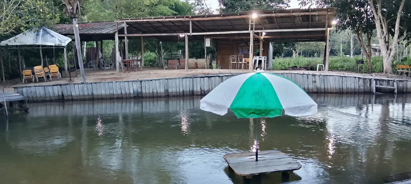 Piscina natural de rio no Balneário do Munhoz em Bom Jesus das Selvas